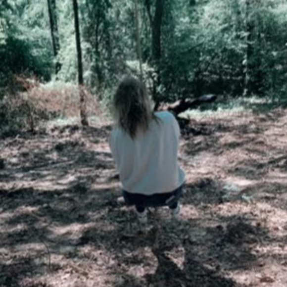 Meet your Posher, Mae - Picture 1 of 1